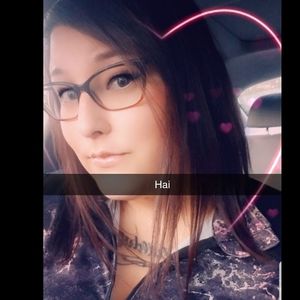 Meet your Posher, Erikajade